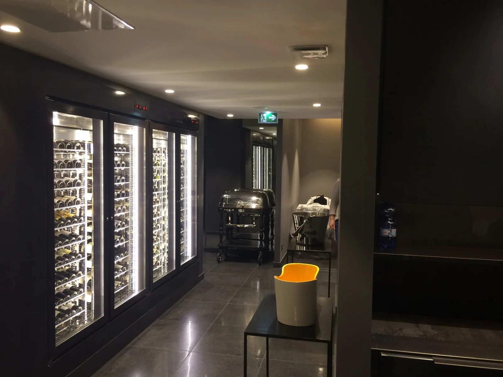 Vinoteca salón · Ático Diagonal