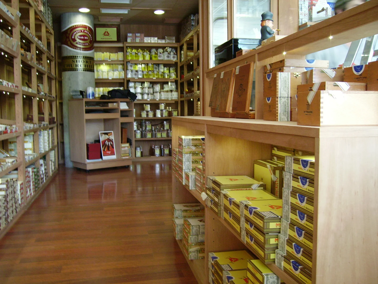 Humidor integrado en espacio de degustación