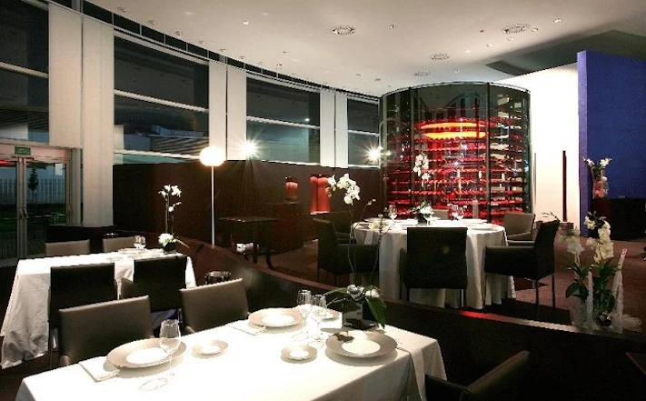 Vista del cilindro Núcleo integrado en la sala del restaurante