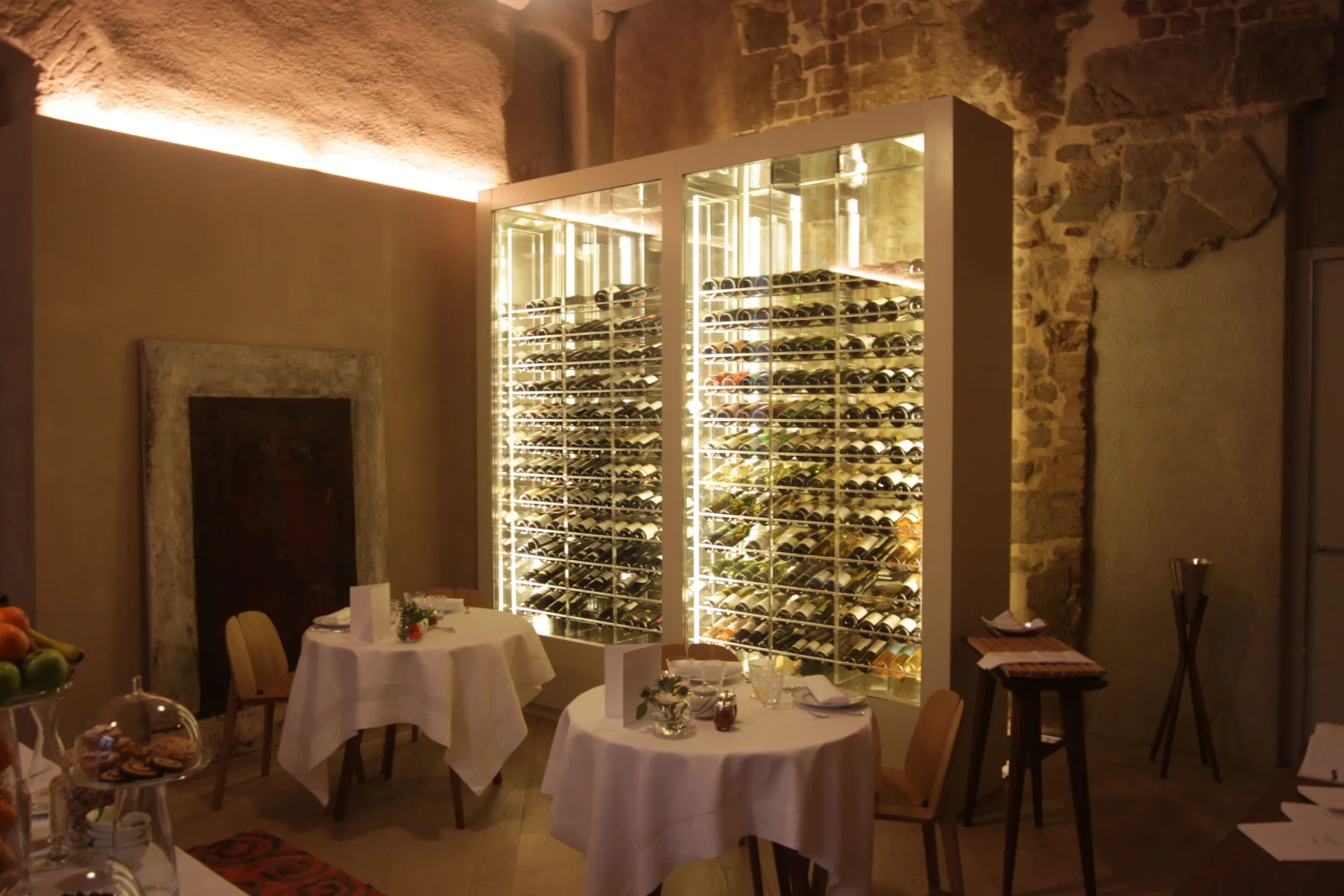 Vinoteca integrada en cocina a medida